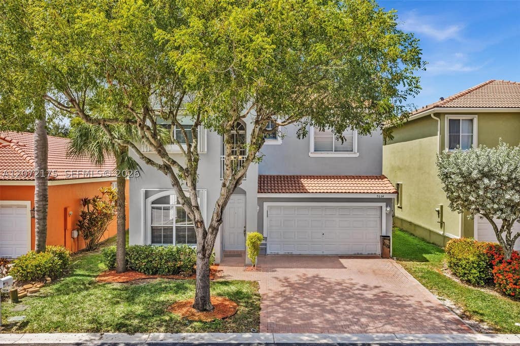 Photo of 7654 NW 21st Dr, Pembroke Pines, FL 33024 (MLS # A12072175)