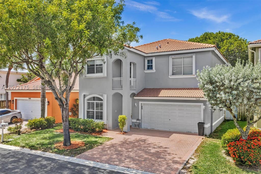 Photo of 7654 NW 21st Dr, Pembroke Pines, FL 33024 (MLS # A12072175)