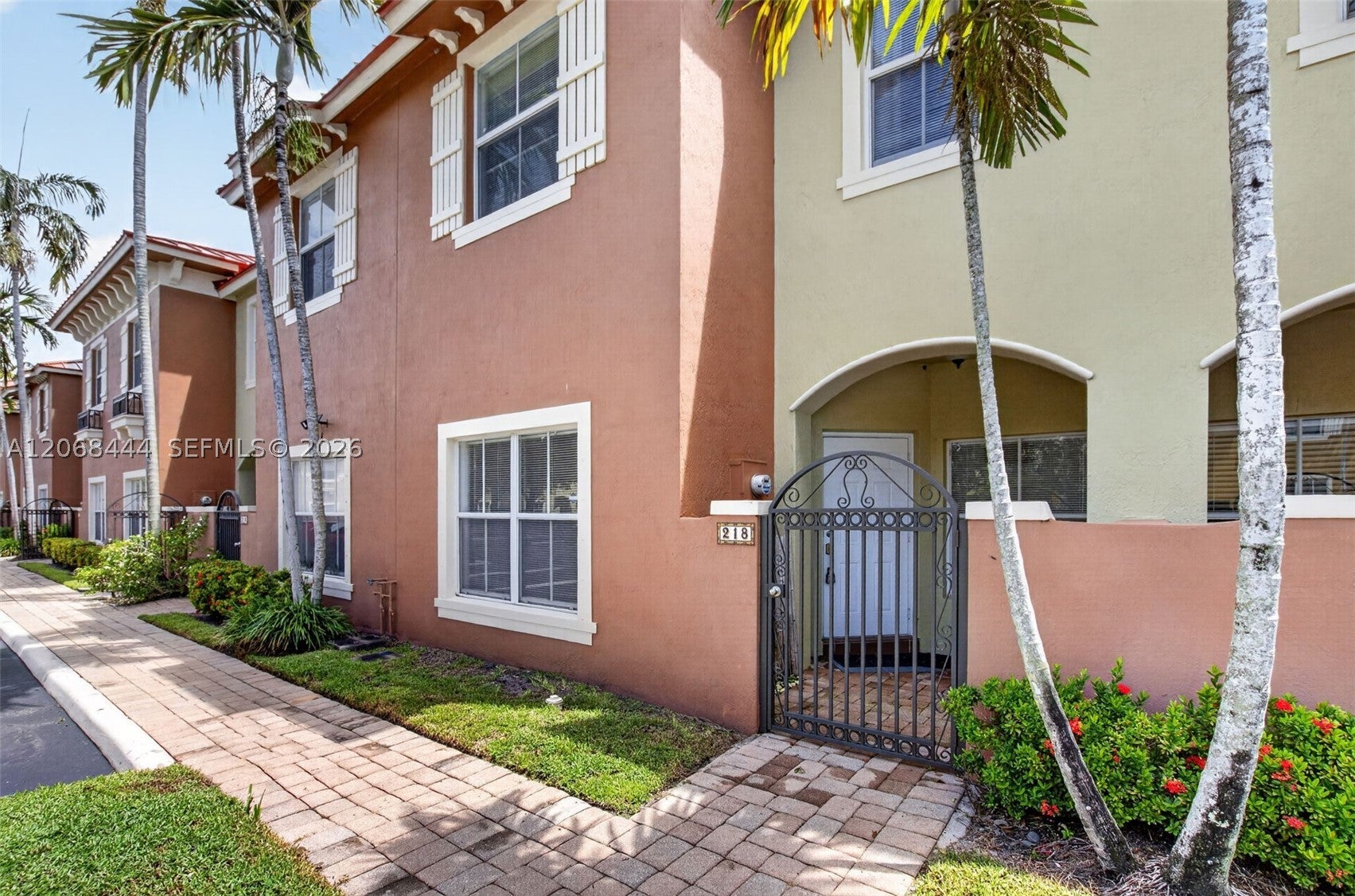 218 Lake Monterey Cir, Boynton Beach FL 33426