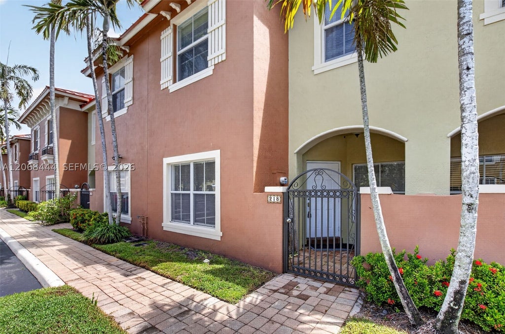 Photo of 218 Lake Monterey Cir, Boynton Beach, FL 33426 (MLS # A12068444)