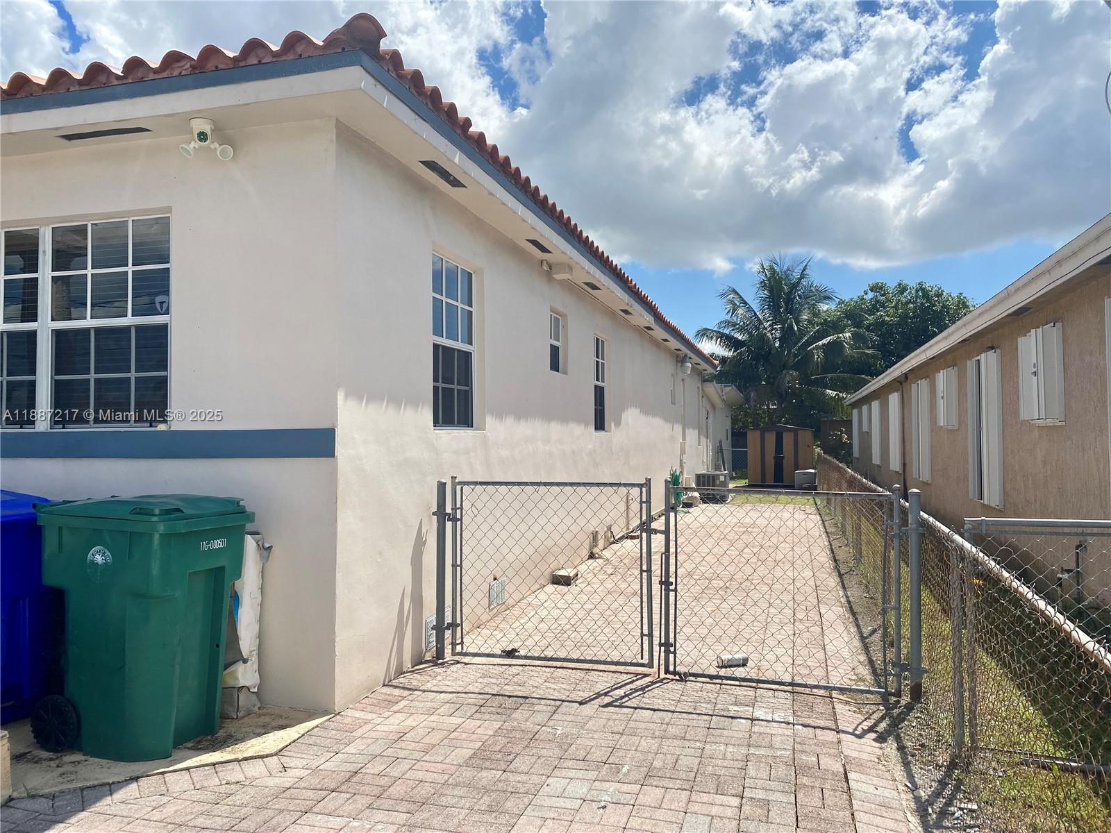 COMFORT GARDENS - Residential Income