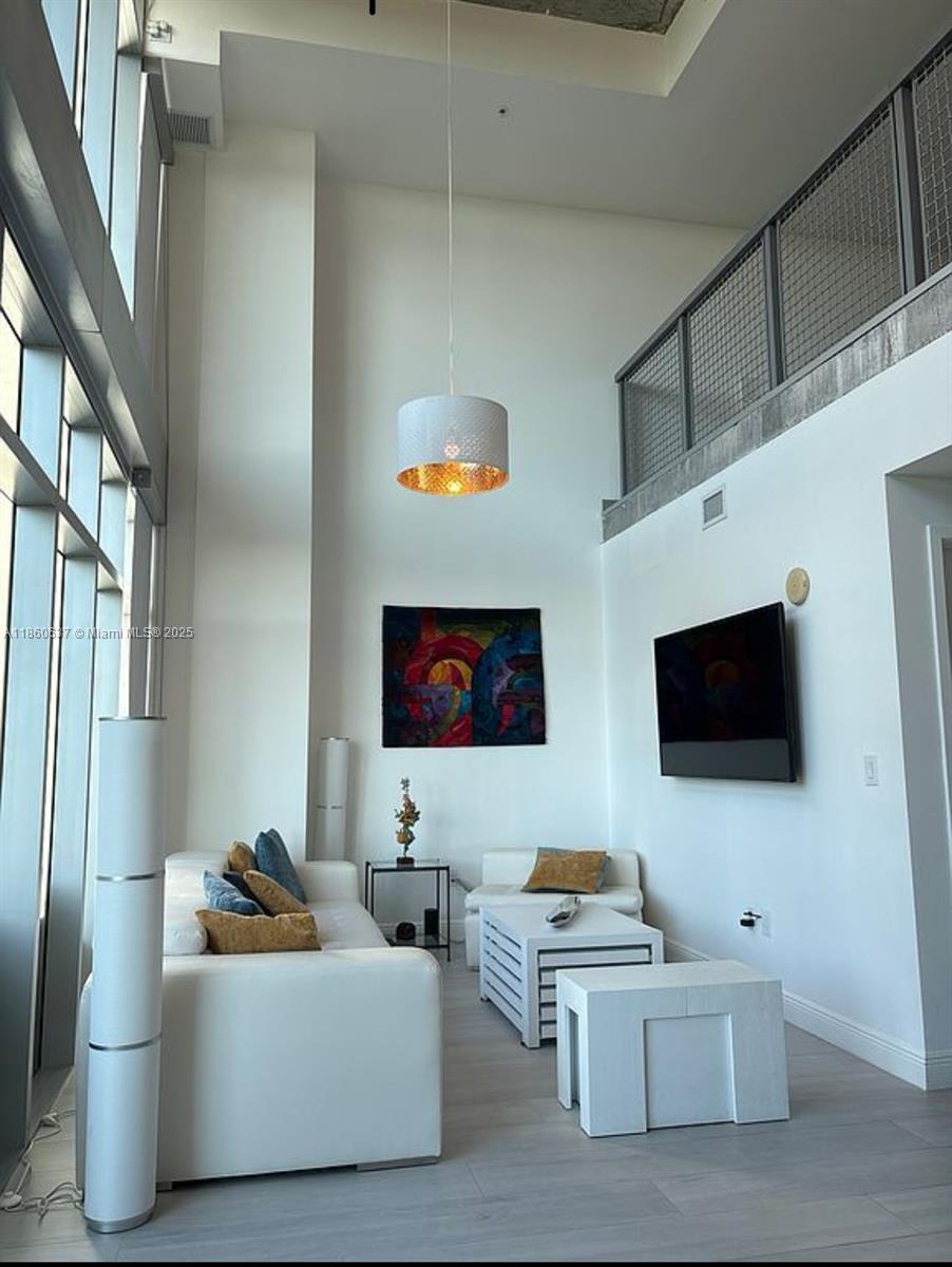 3301 NE 1st Ave M0306