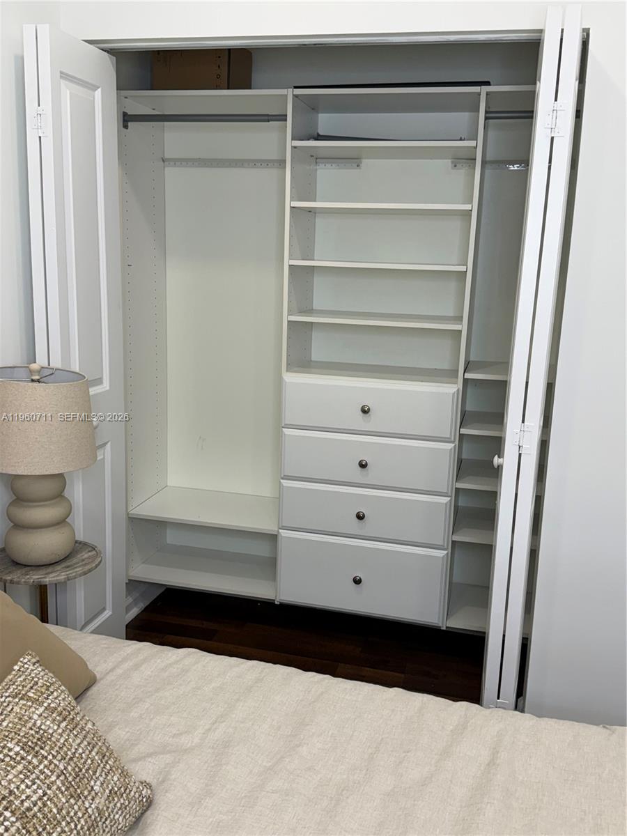 SAWGRASS LAKES - Residential