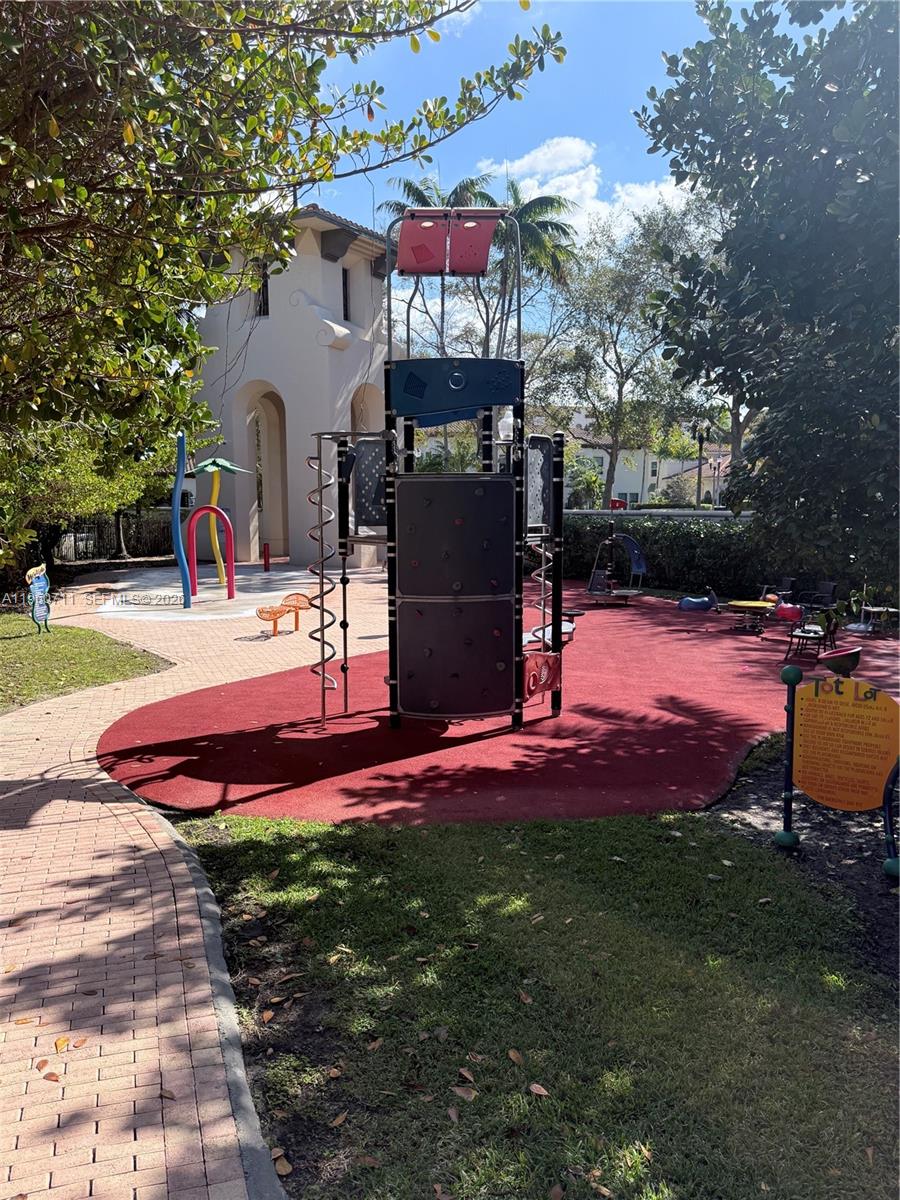 SAWGRASS LAKES - Residential