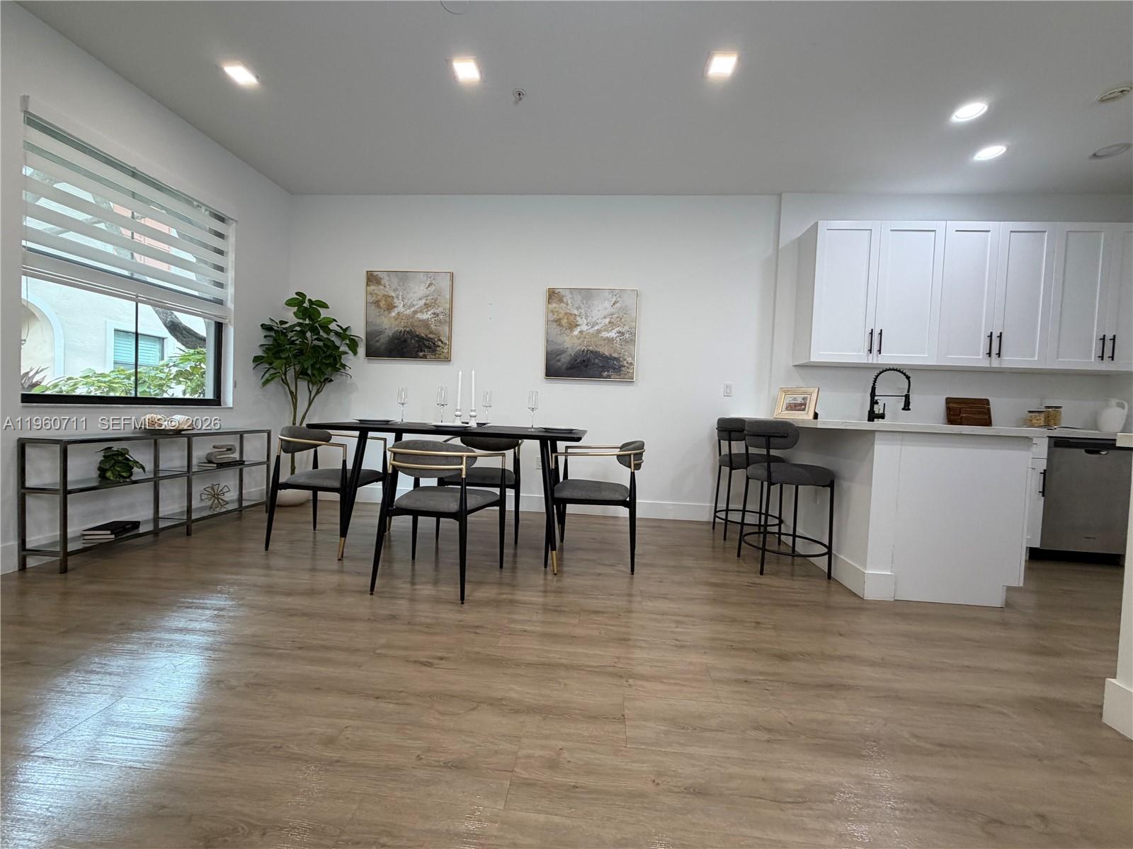 SAWGRASS LAKES - Residential