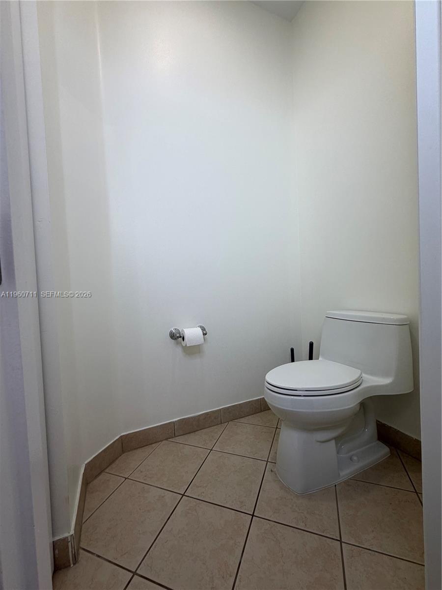 SAWGRASS LAKES - Residential