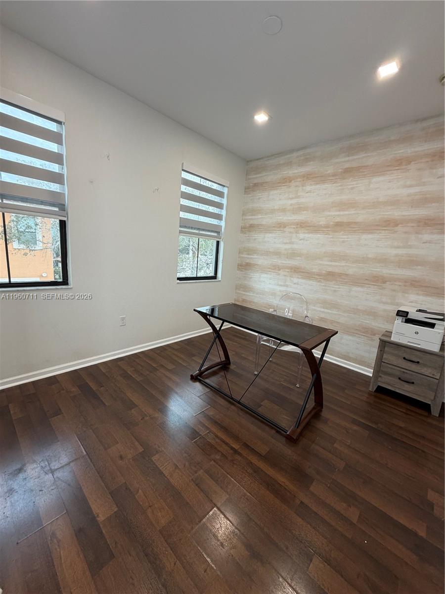 SAWGRASS LAKES - Residential