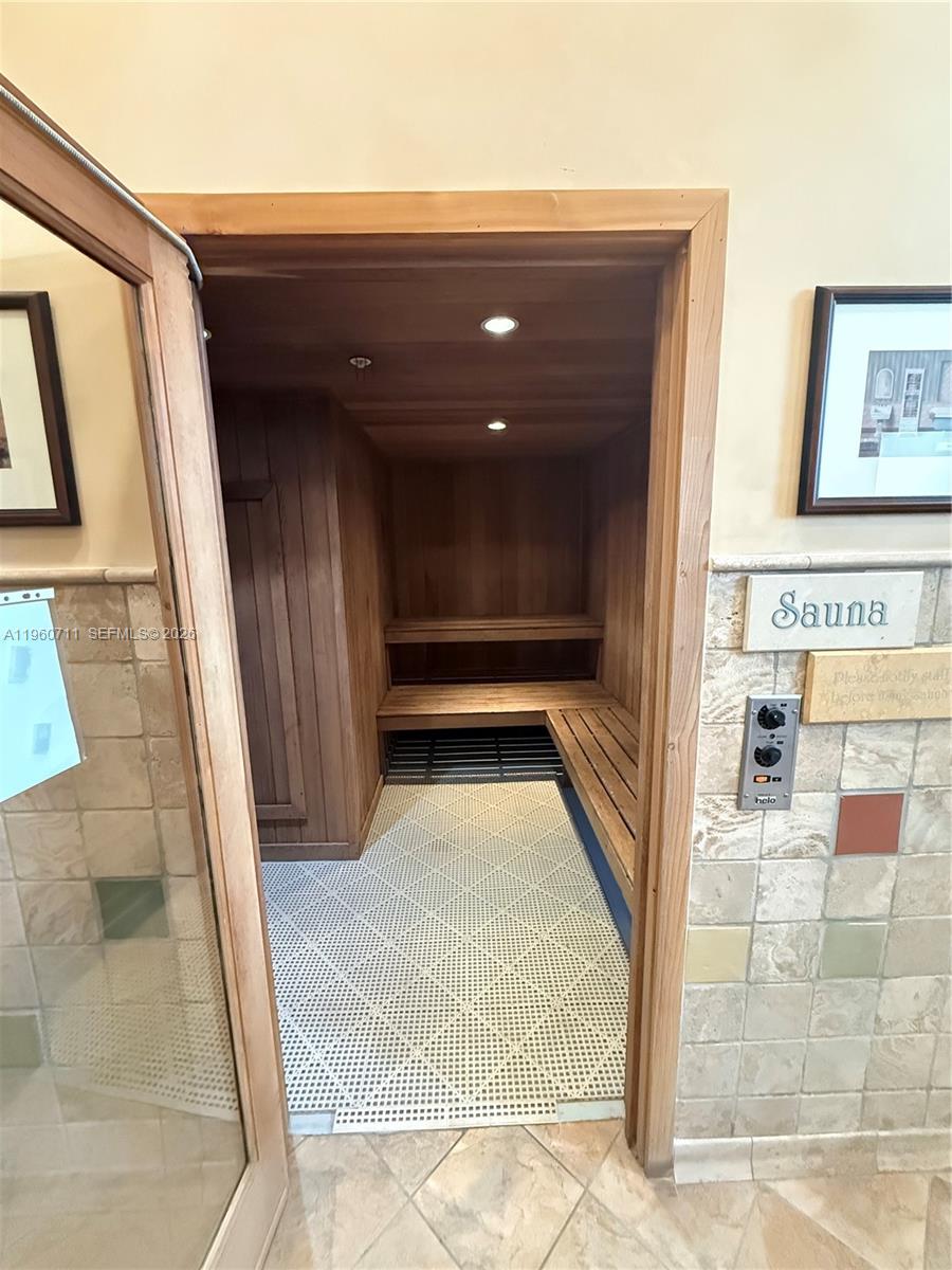 SAWGRASS LAKES - Residential