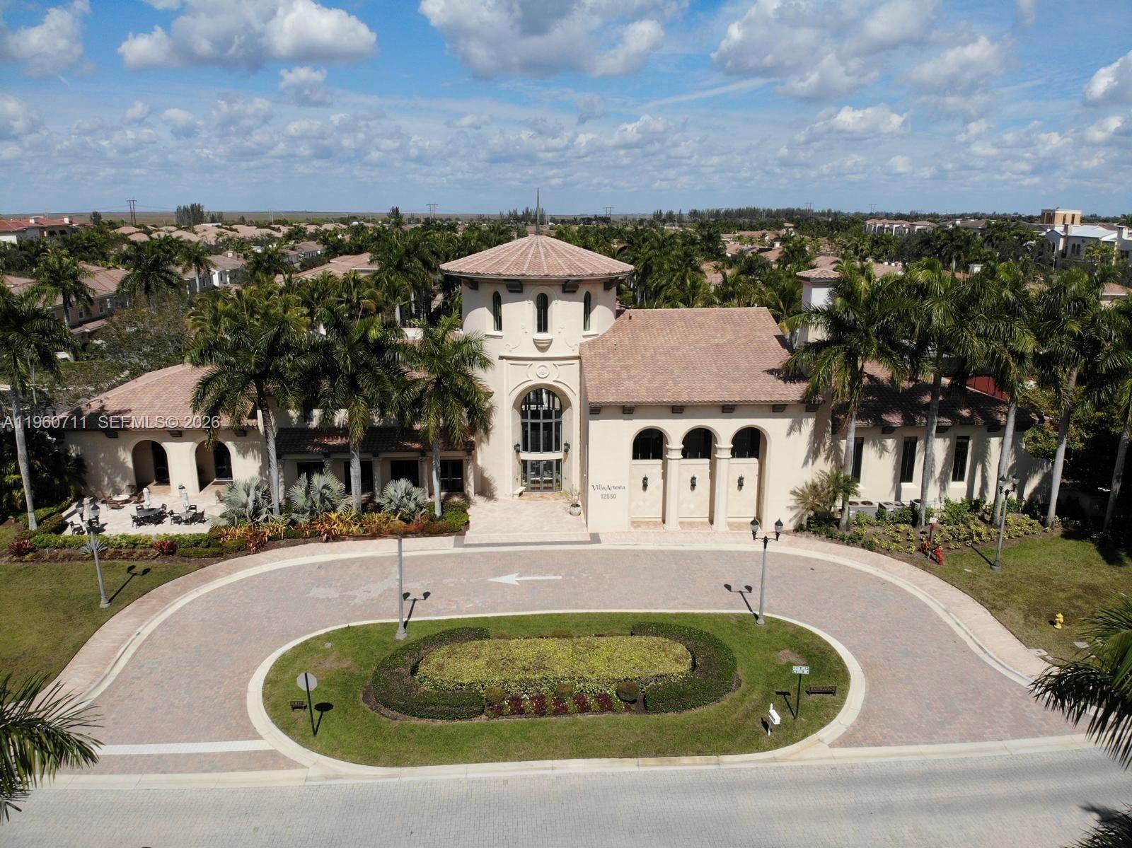 SAWGRASS LAKES - Residential