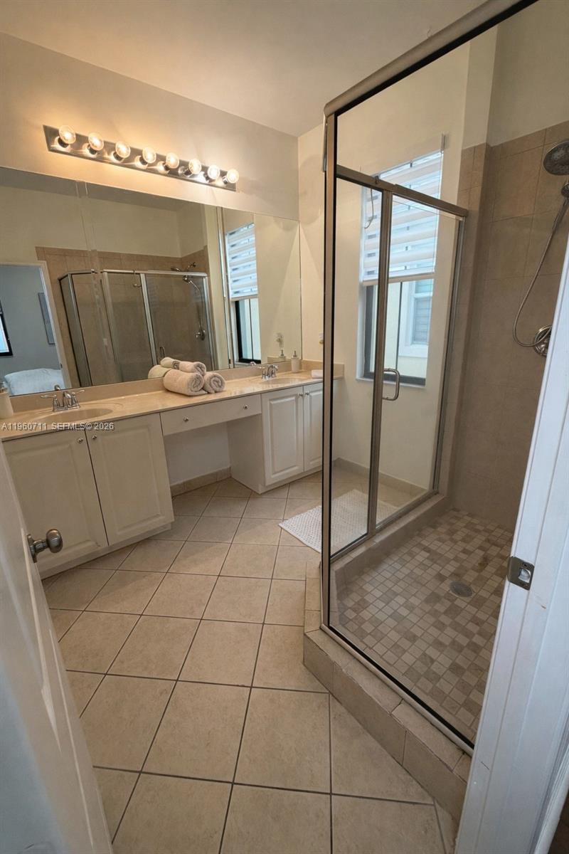 SAWGRASS LAKES - Residential