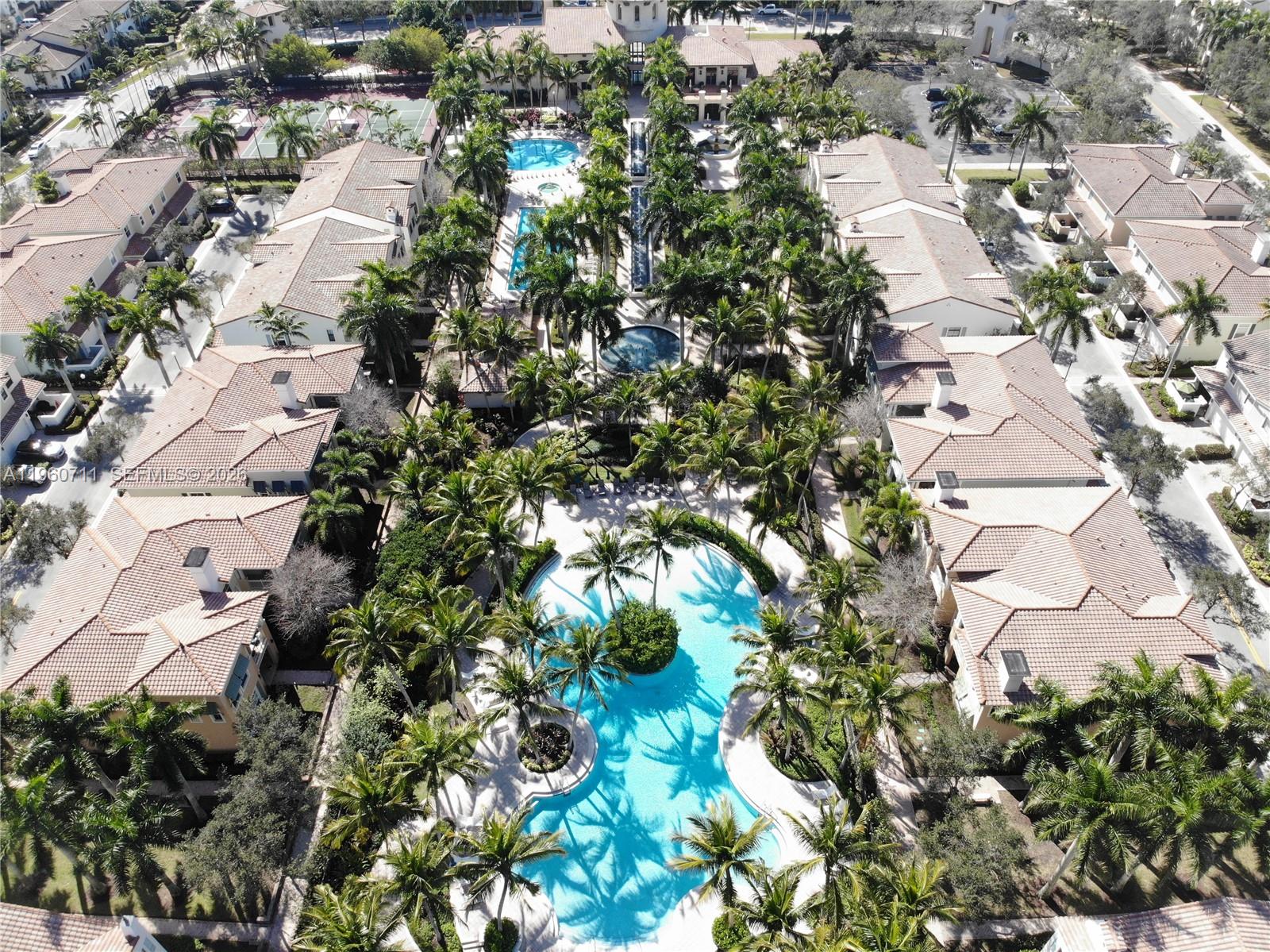 SAWGRASS LAKES - Residential