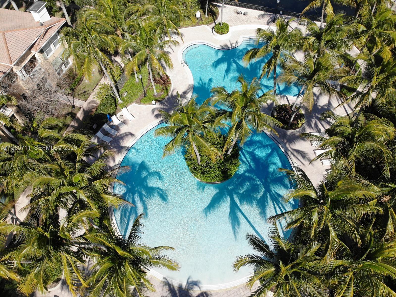 SAWGRASS LAKES - Residential