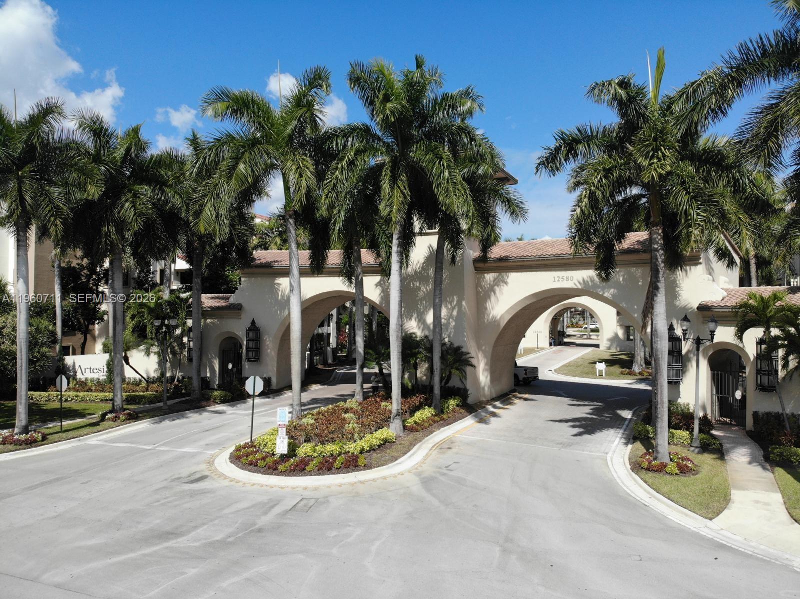 SAWGRASS LAKES - Residential