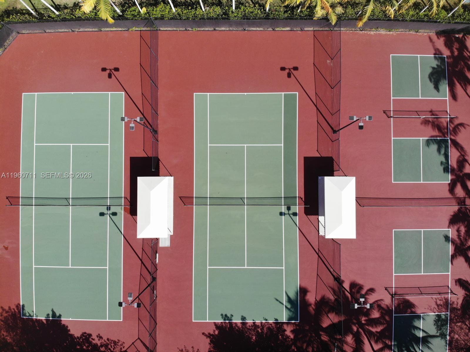 SAWGRASS LAKES - Residential