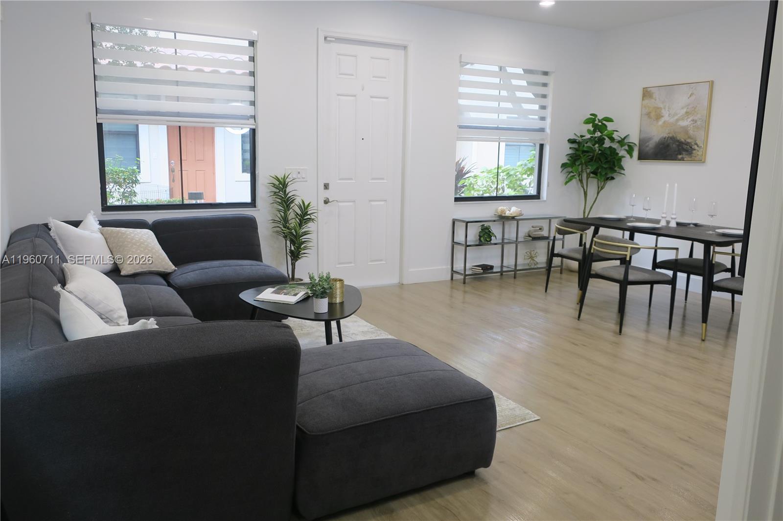 SAWGRASS LAKES - Residential