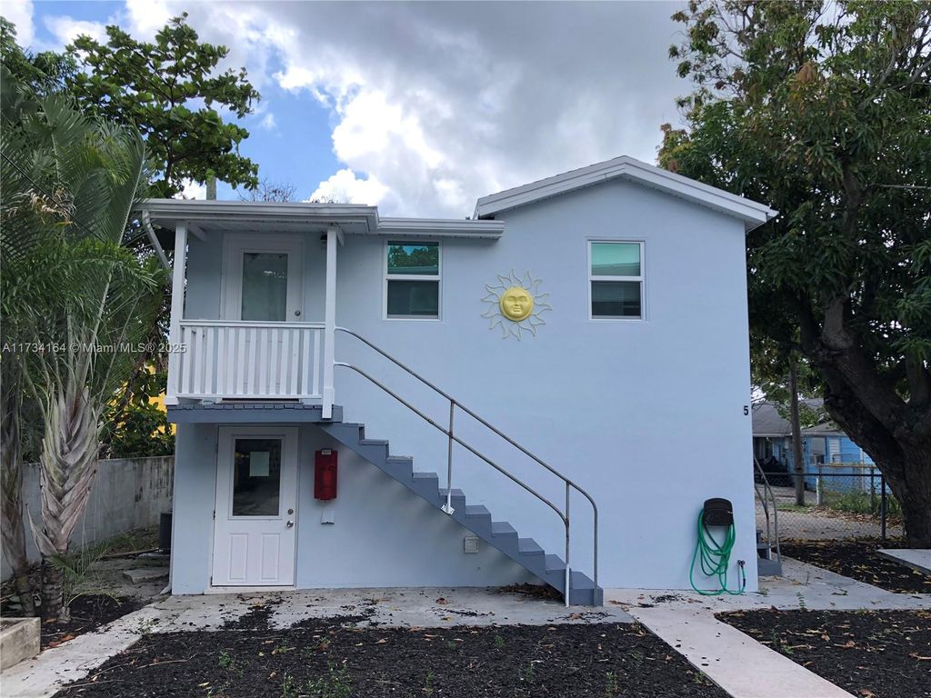 Photo of 114 S M St #5, Lake Worth, FL 33460 (MLS # A11734164)