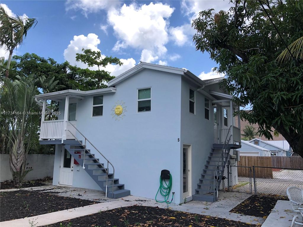 Photo of 114 S M St #5, Lake Worth, FL 33460 (MLS # A11734164)
