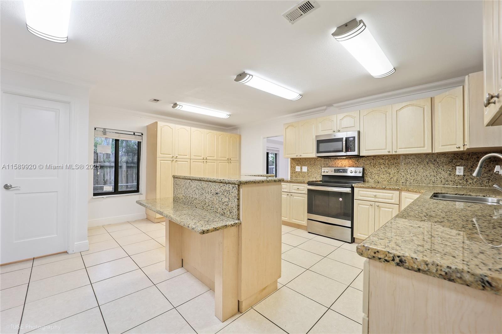 AMD PLAT OF SUNSET LAKE S - Residential