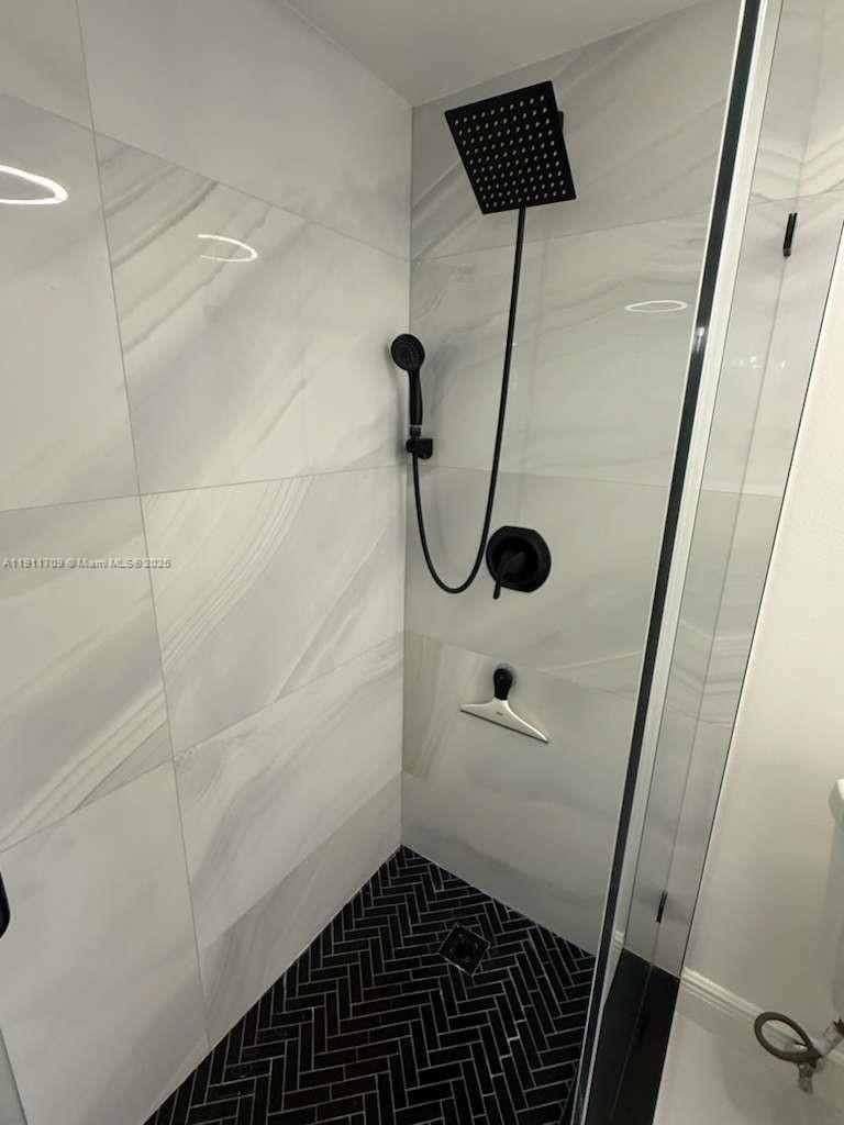 INDIAN CREEK CL MARINA CO - Residential Lease