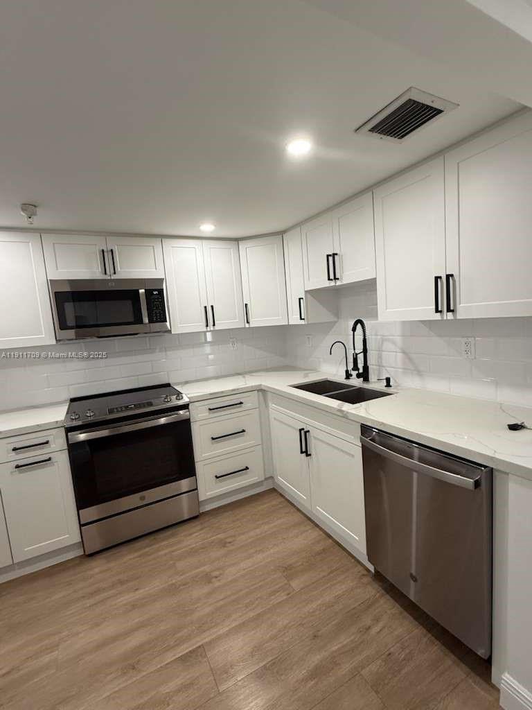 INDIAN CREEK CL MARINA CO - Residential Lease