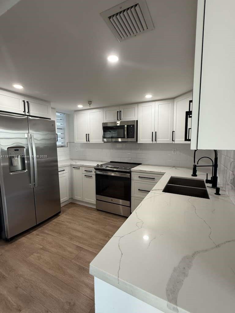 INDIAN CREEK CL MARINA CO - Residential Lease