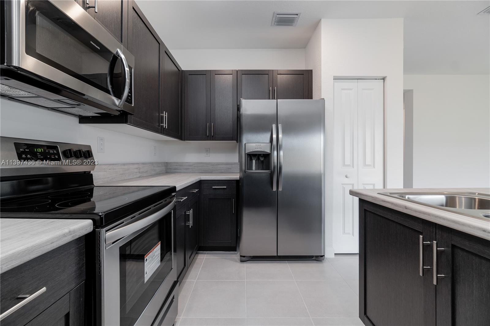 VIA VENTURA NEIGHBORHOOD - Residential Lease