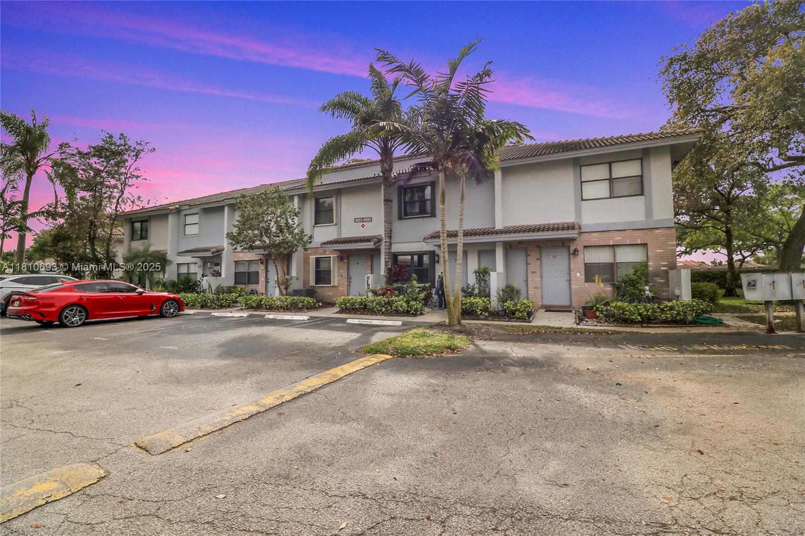 9891 Riverside Dr 11-19