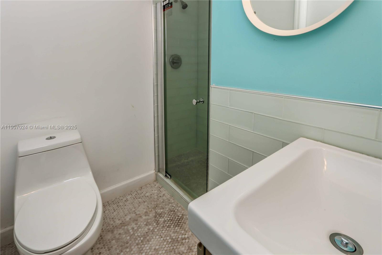 HOLLYWOOD HILLS - Residential