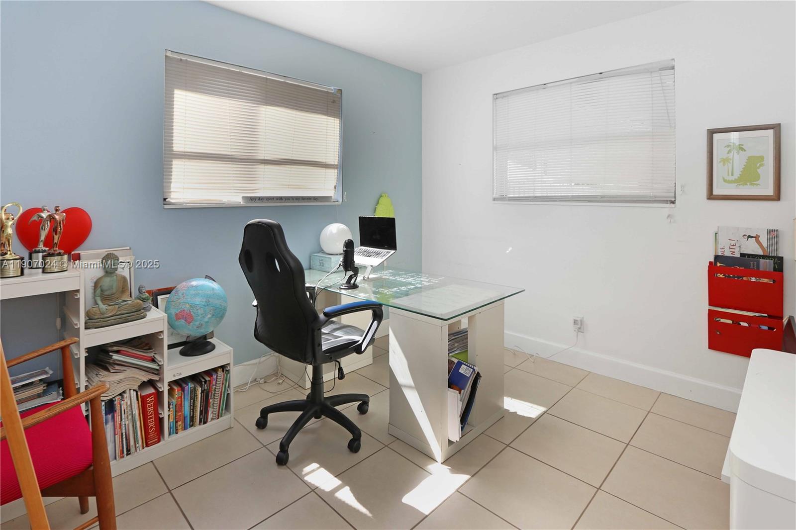 HOLLYWOOD HILLS - Residential