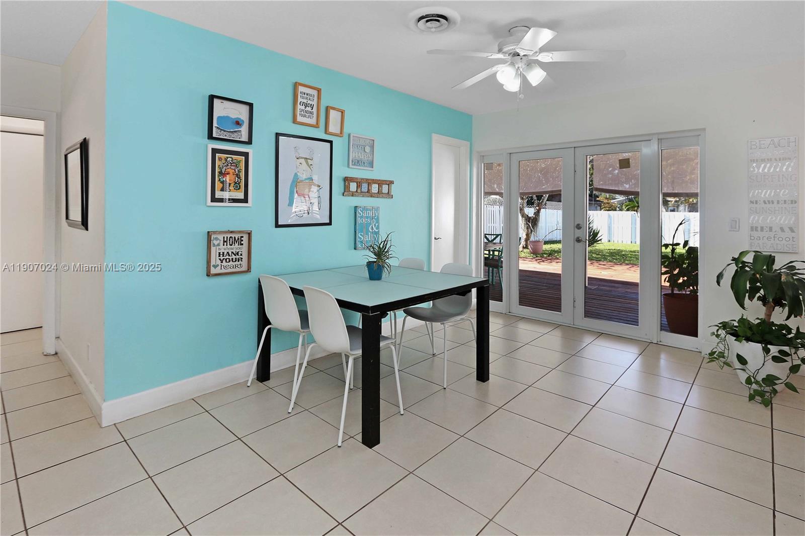 HOLLYWOOD HILLS - Residential