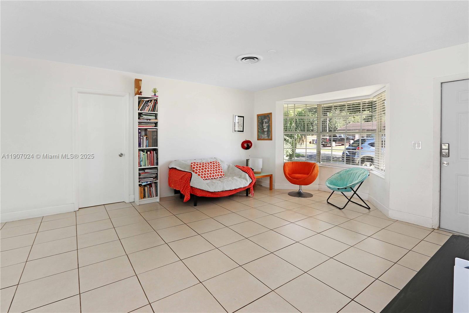 HOLLYWOOD HILLS - Residential