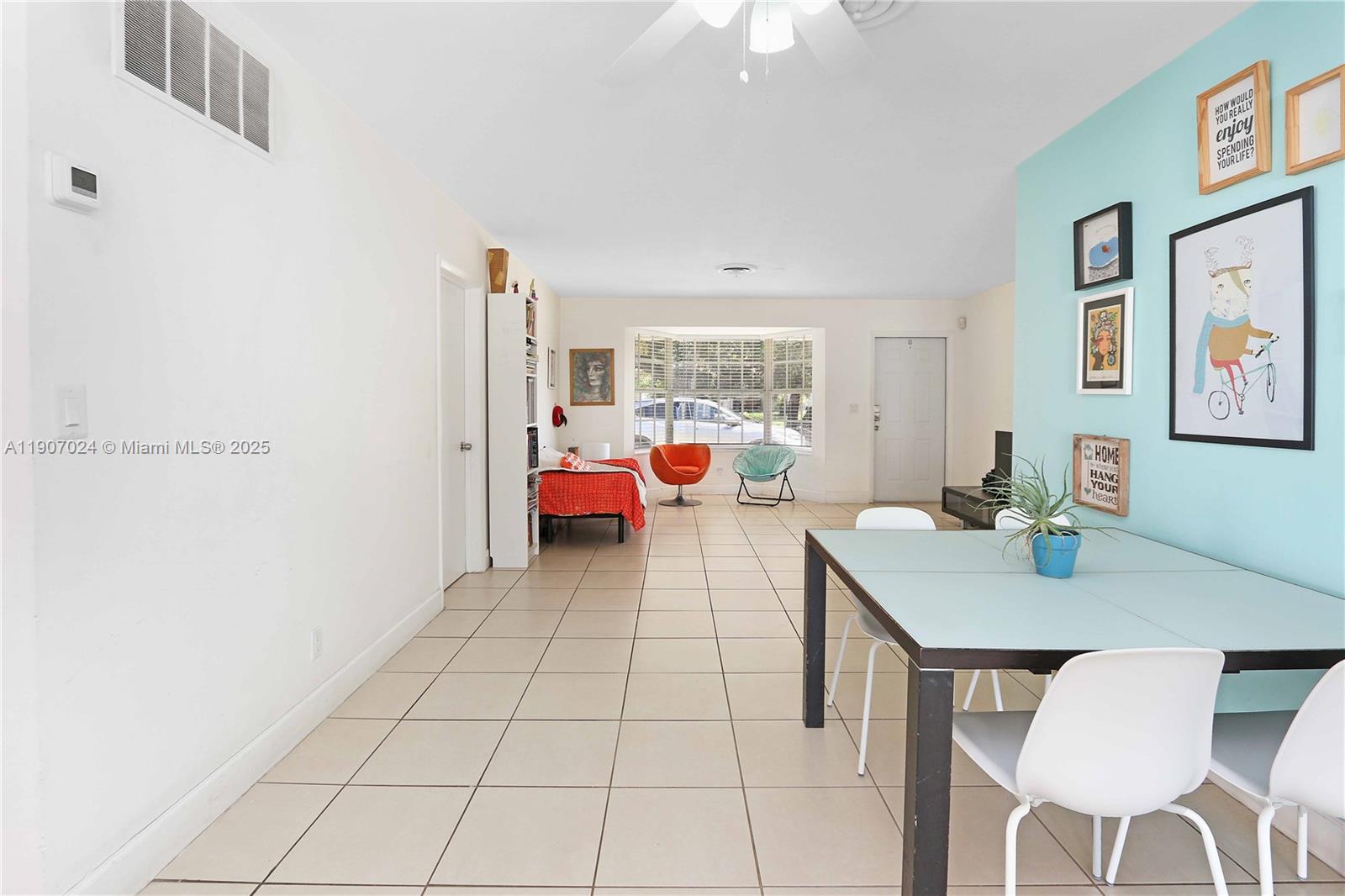 HOLLYWOOD HILLS - Residential