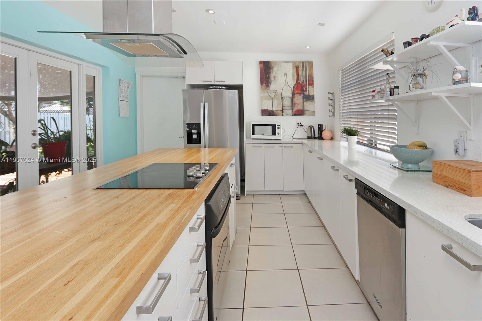 HOLLYWOOD HILLS - Residential