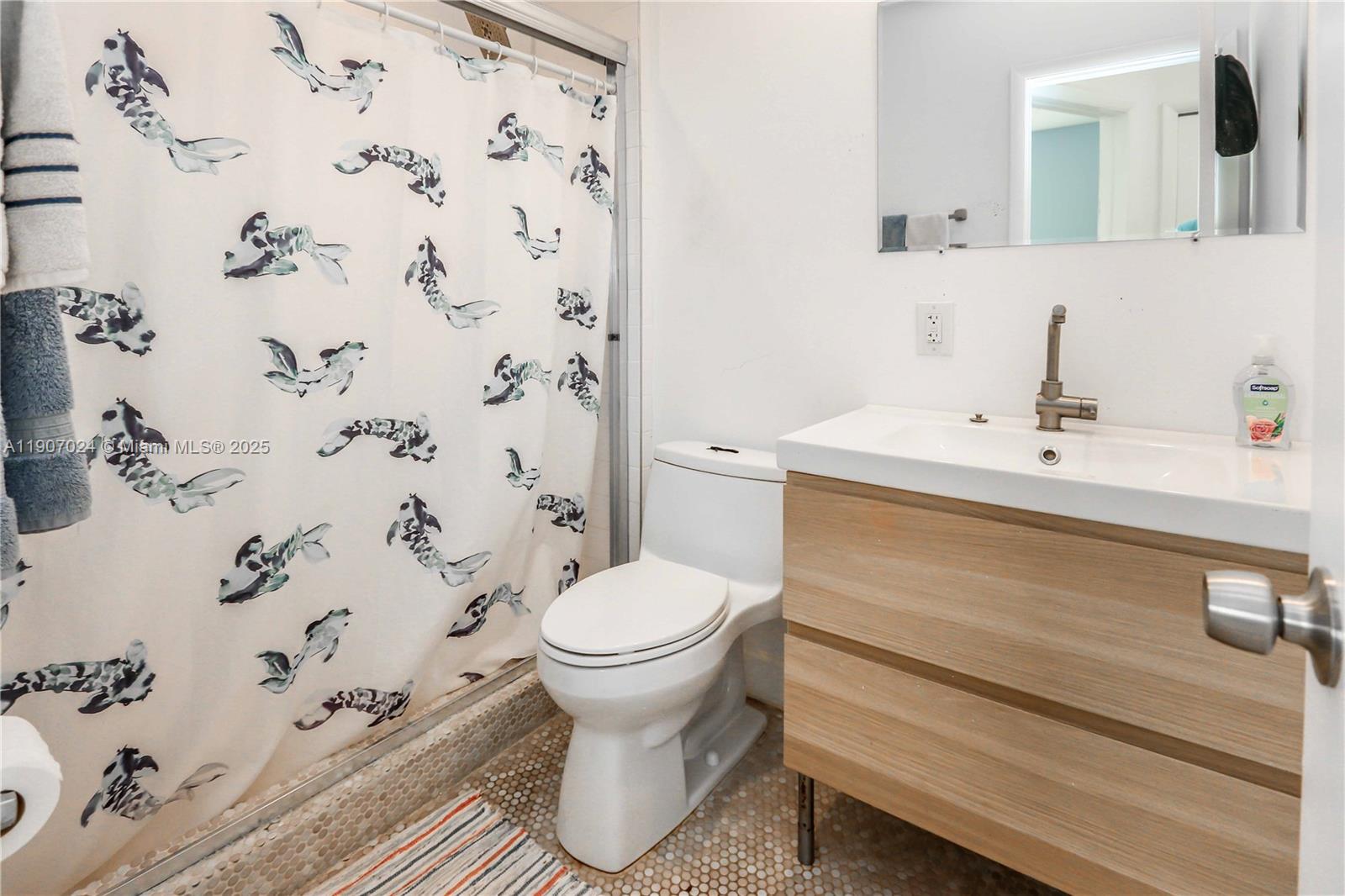 HOLLYWOOD HILLS - Residential