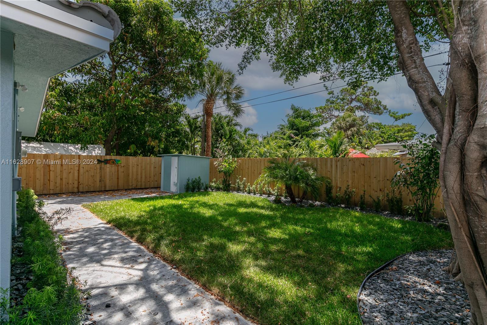 LAUDERDALE PARK 6-33 1/2 - Residential Lease