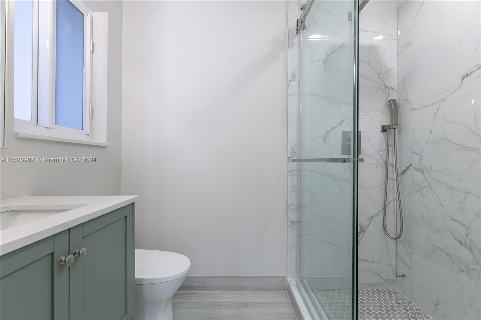 LAUDERDALE PARK 6-33 1/2 - Residential Lease
