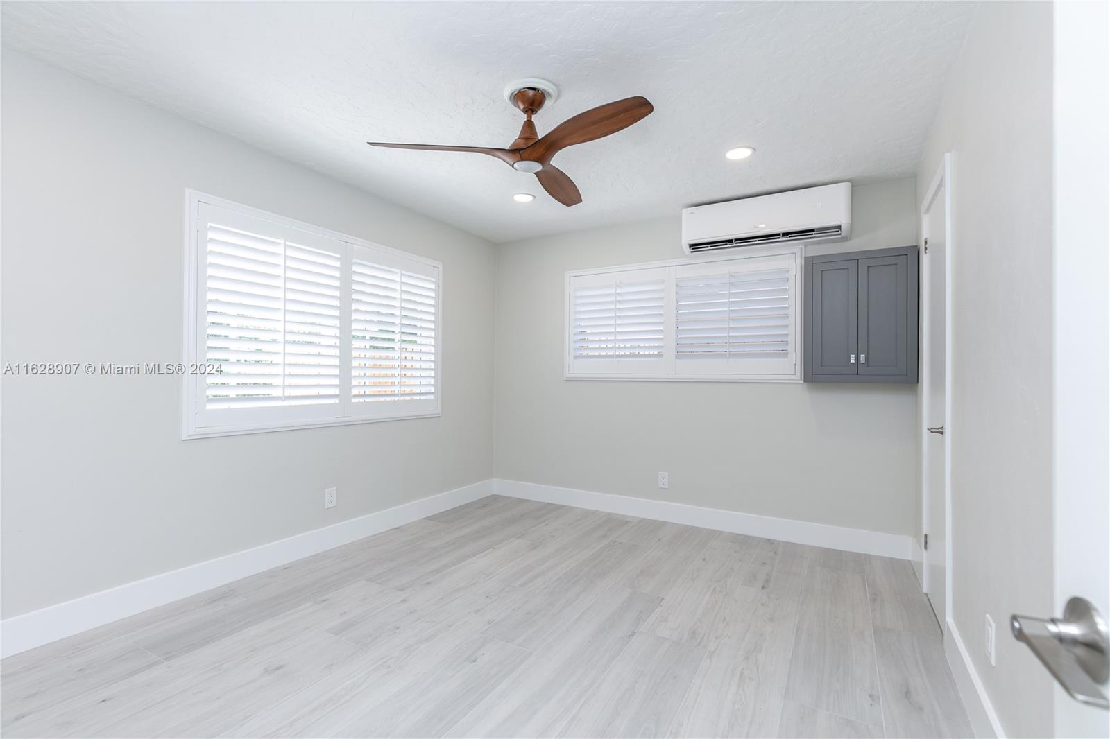 LAUDERDALE PARK 6-33 1/2 - Residential Lease