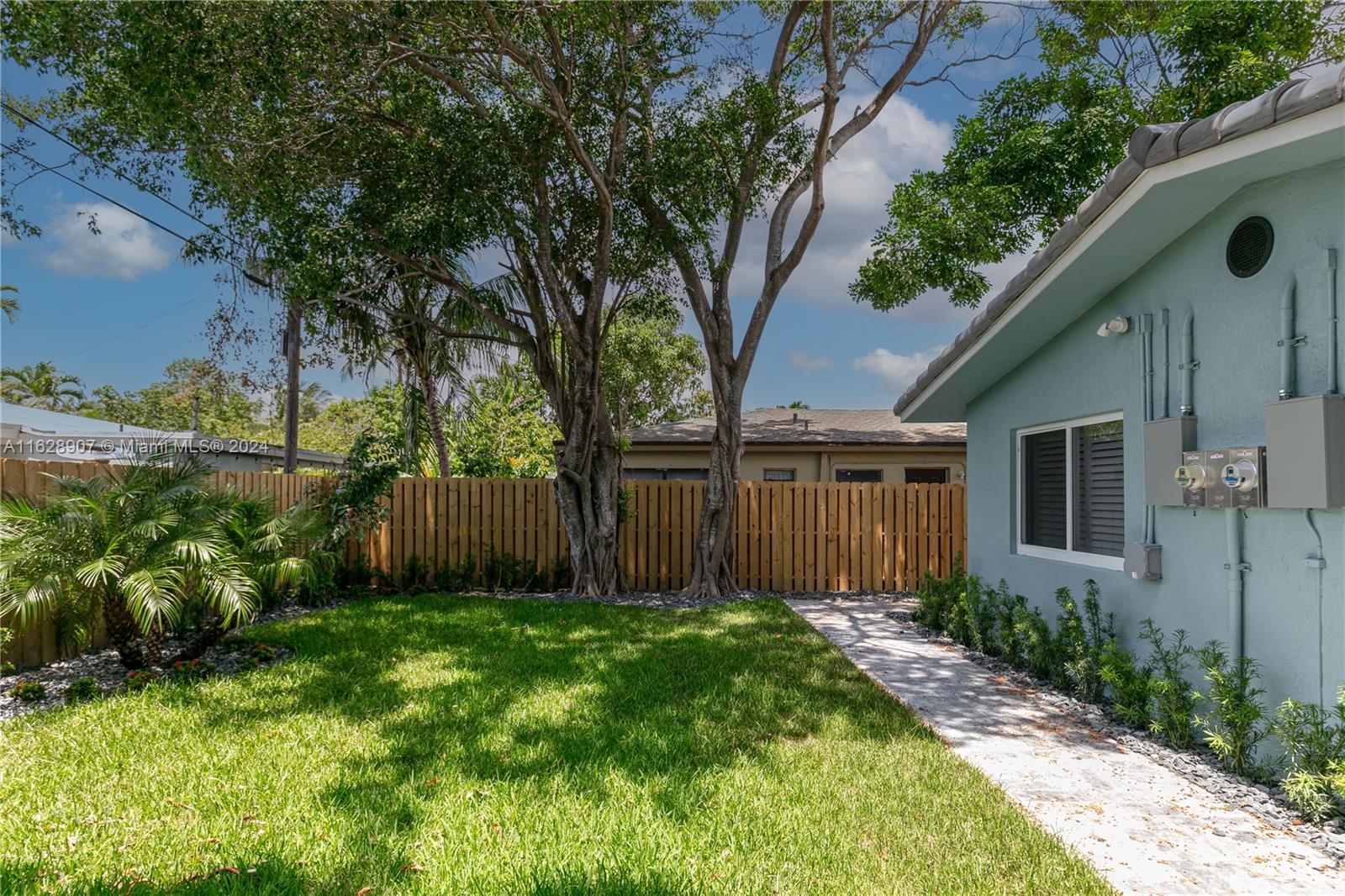 LAUDERDALE PARK 6-33 1/2 - Residential Lease