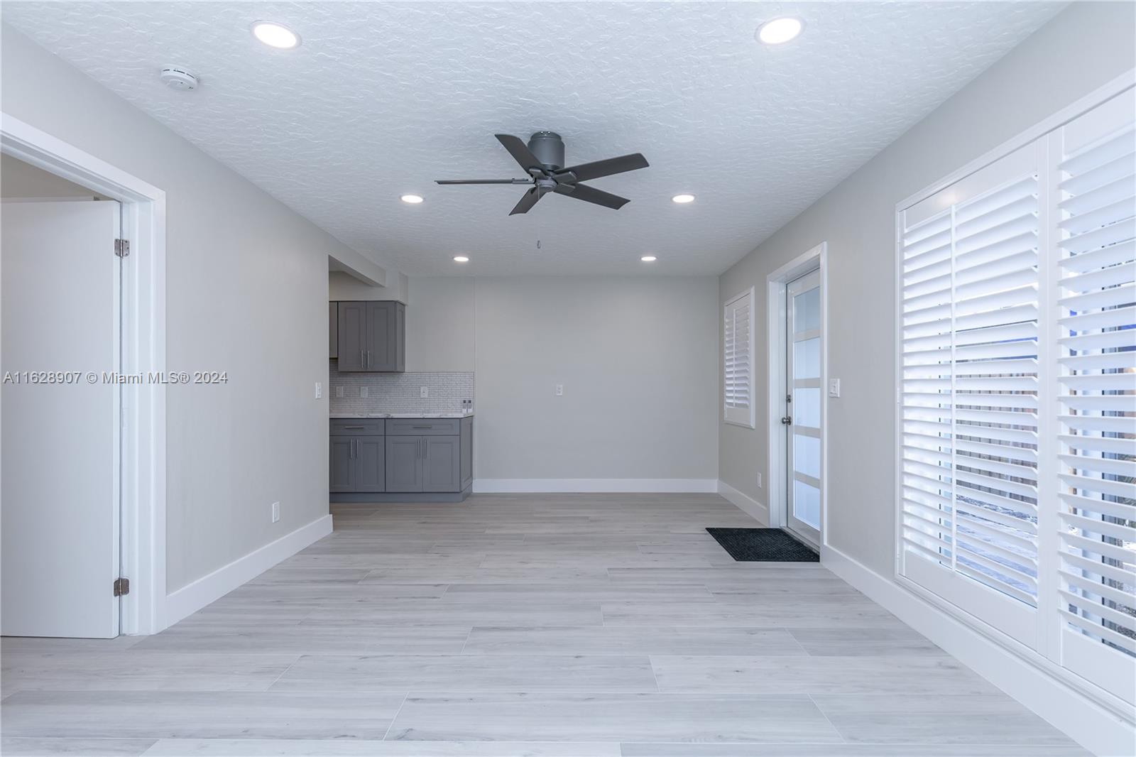 LAUDERDALE PARK 6-33 1/2 - Residential Lease