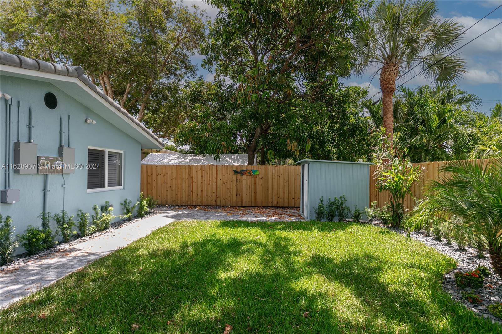 LAUDERDALE PARK 6-33 1/2 - Residential Lease