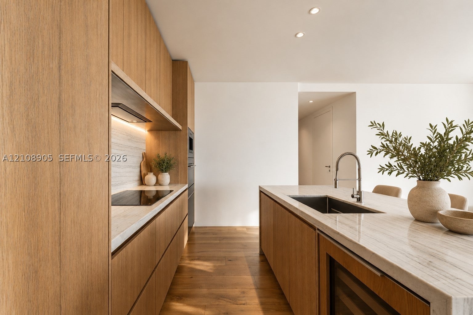 8701 Collins Ave 606