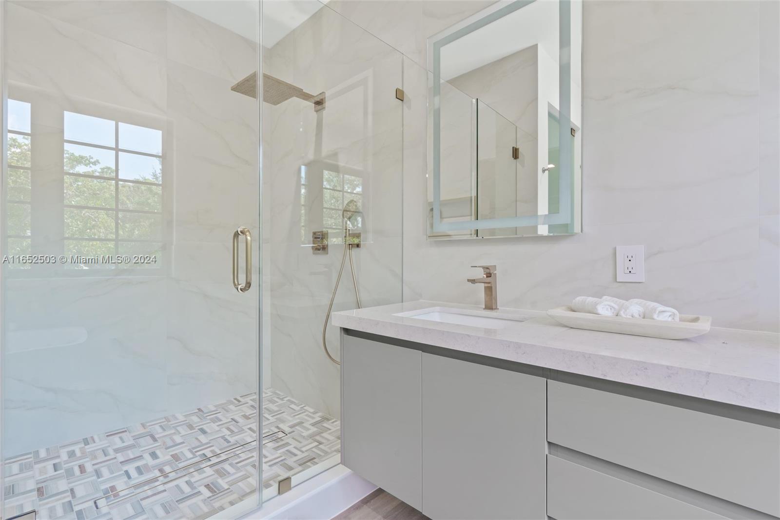 CORAL GROVES - Residential