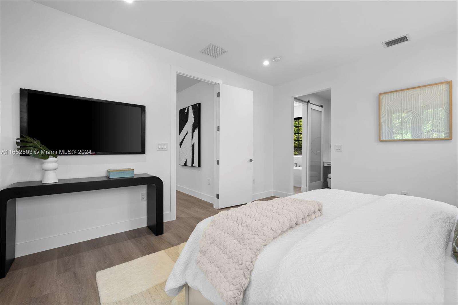 CORAL GROVES - Residential