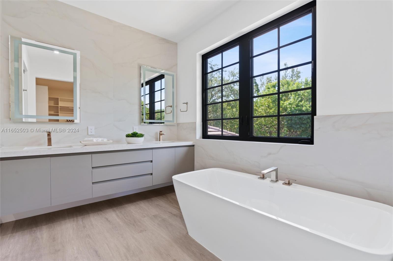 CORAL GROVES - Residential