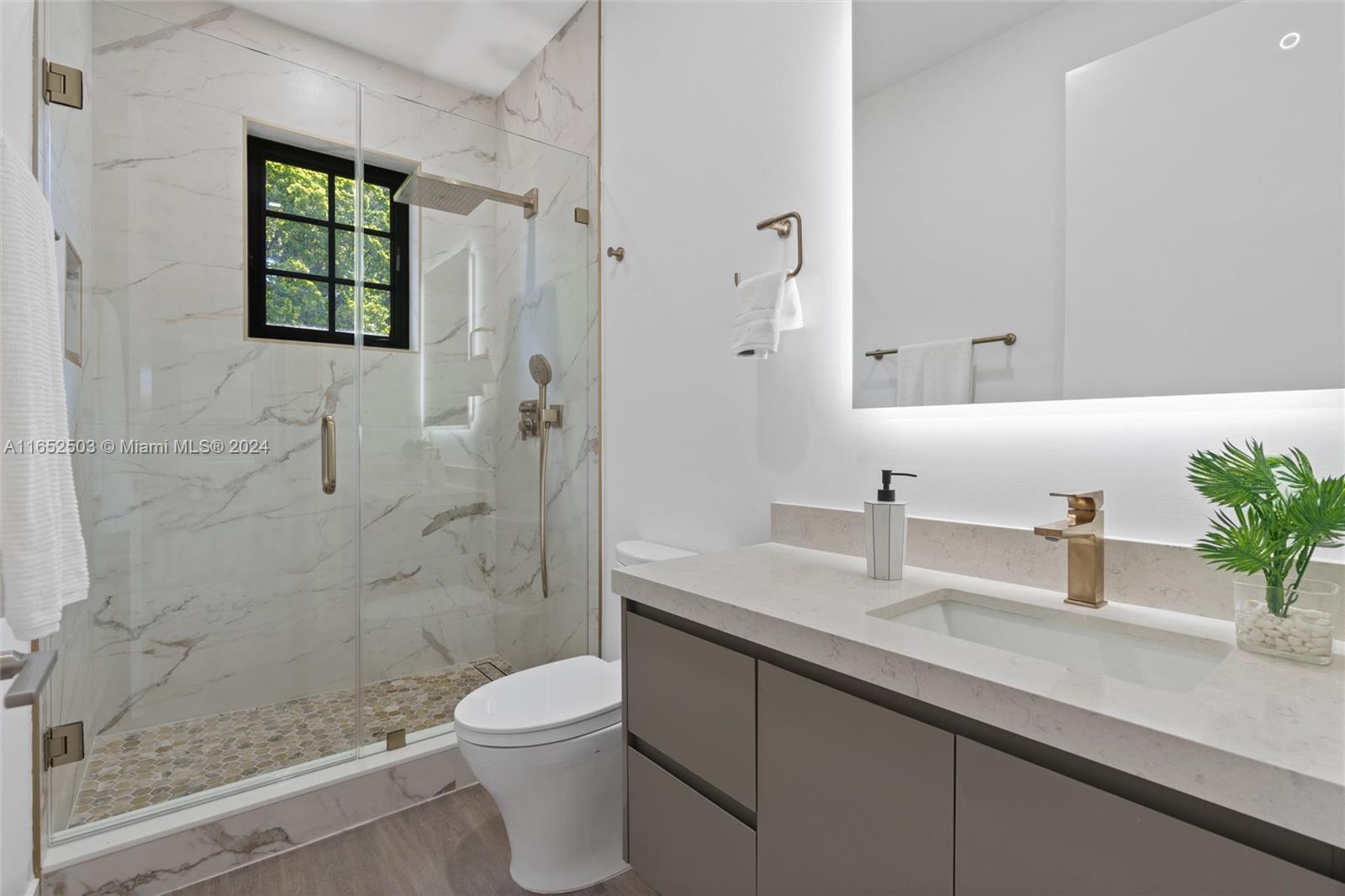 CORAL GROVES - Residential