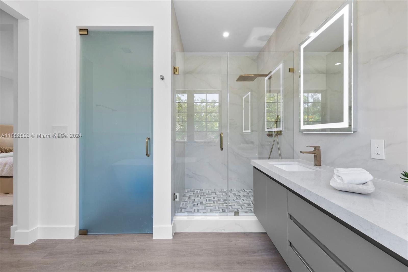 CORAL GROVES - Residential