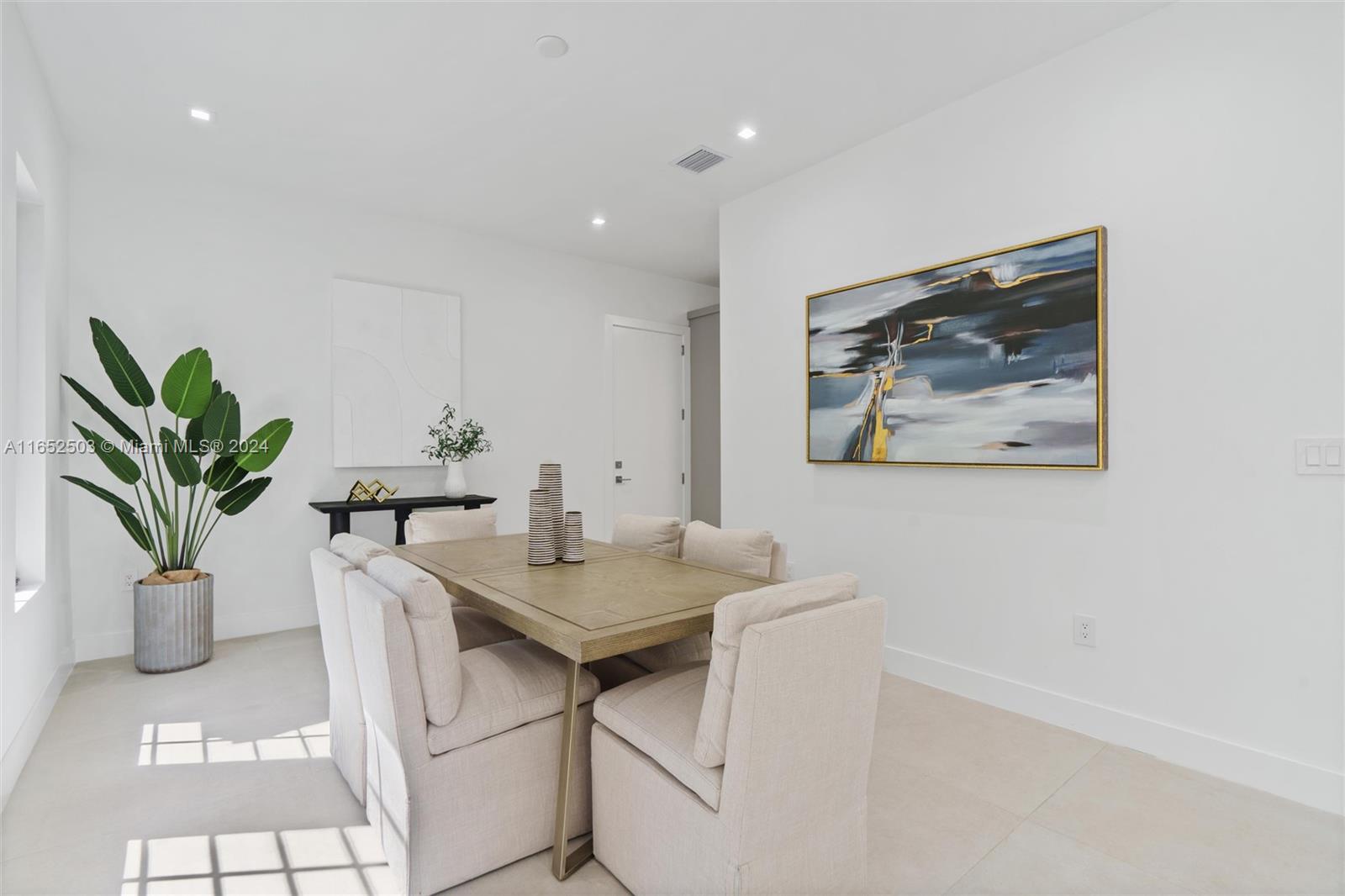 CORAL GROVES - Residential