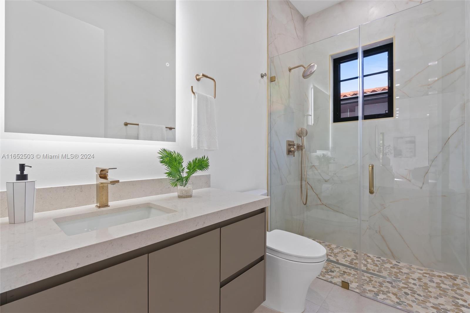 CORAL GROVES - Residential