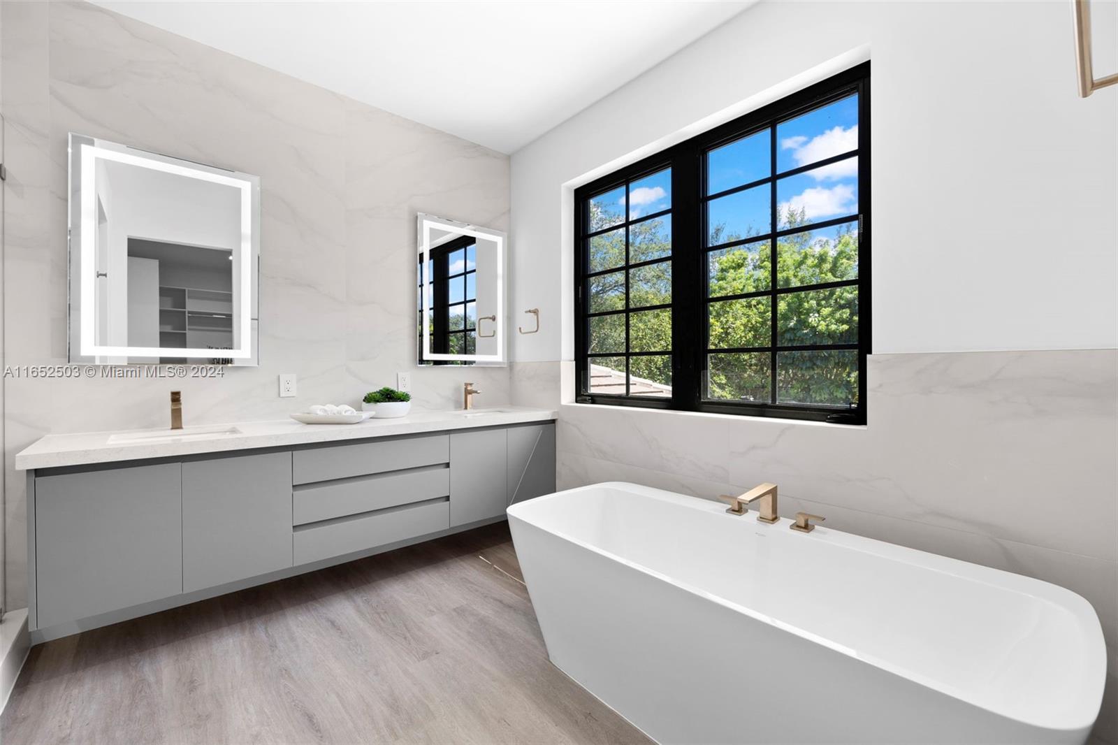 CORAL GROVES - Residential