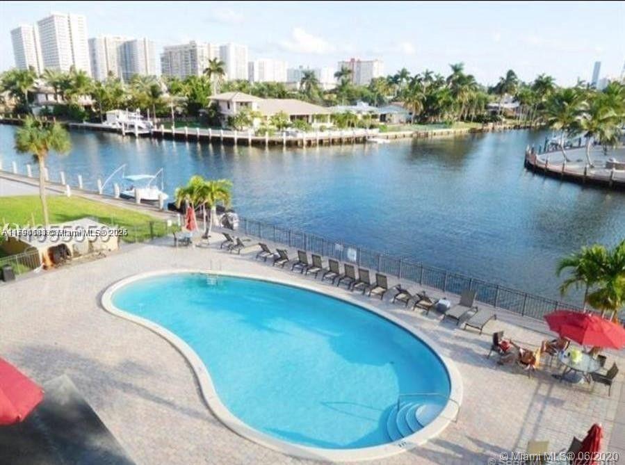 YACHT CLUB CONDO (THE) - Residential